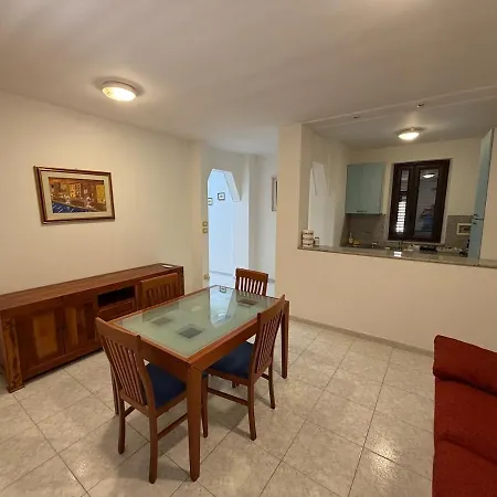 Spacious Family With Services Apartament *