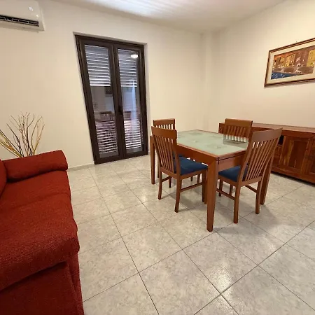 Spacious Family With Services *